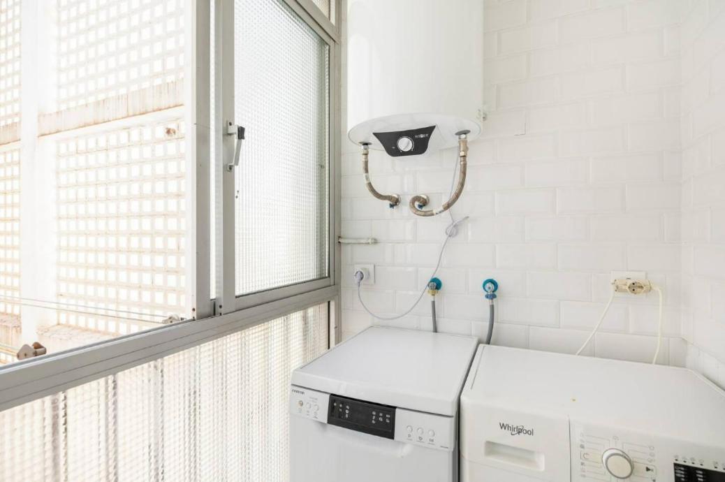Apartamento Amplio Con 4 Habitaciones Y 2 Banos - Great Apartment With 4 Rooms - 2 Baths Seville Luaran gambar
